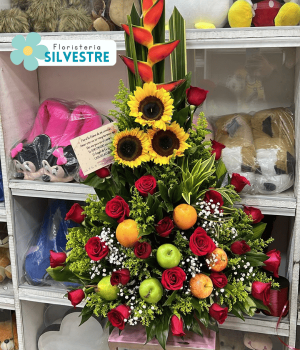 arreglo de flores con frutas