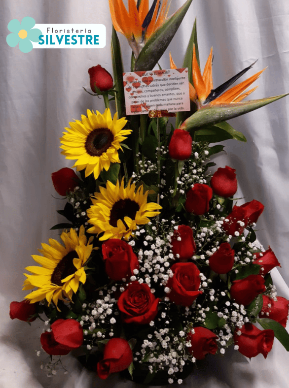 arreglo de rosas con girasoles