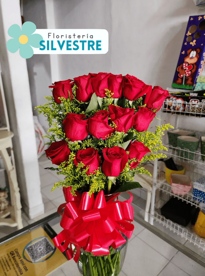 Jarrón con 12 Rosas Amarillas