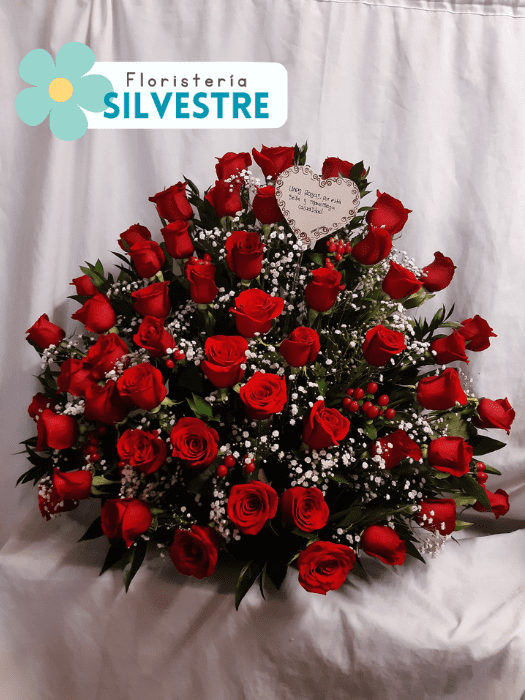 Arreglo Floral con 50 Rosas Rojas