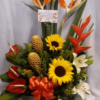 Arreglo con Anturios Rojos, girasoles, heliconias
