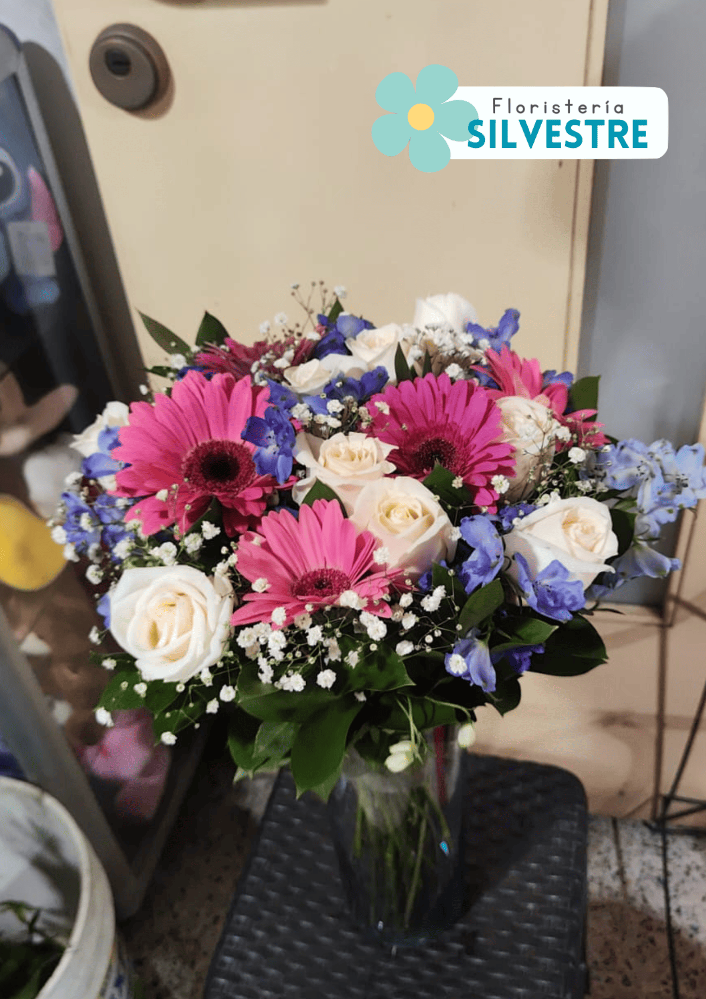 jarron de flores jarron de lirios jarron de gerberas